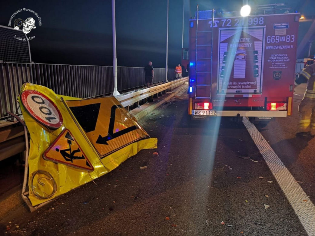Wypadek na S8, TIR wjechał w drogowców