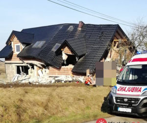 Wybuch gazu w budynku mieszkalnym. RUNĄŁ strop domu w Żydowie [ZDJĘCIA]