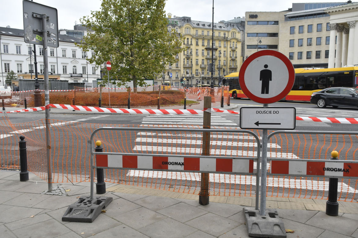 Zaasfaltują Plac Trzech Krzyży żeby go za kilka lat znów rozkopać 