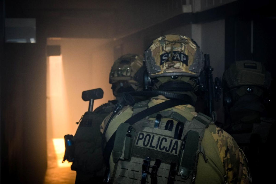 Szturm antyterrorystów na rzeszowski wieżowiec. Sceny jak z filmu!