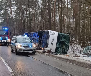 Na trasie Wyszków-Łochów na DK 62 doszło do wypadku autobusu