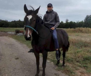 Tajemnicza śmierć 75-latka na Pomorzu! Policja pilnie poszukuje mężczyzny ze zdjęcia