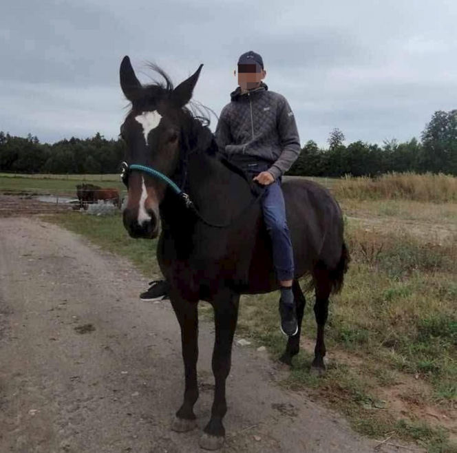Tajemnicza śmierć 75-latka na Pomorzu! Policja pilnie poszukuje mężczyzny ze zdjęcia
