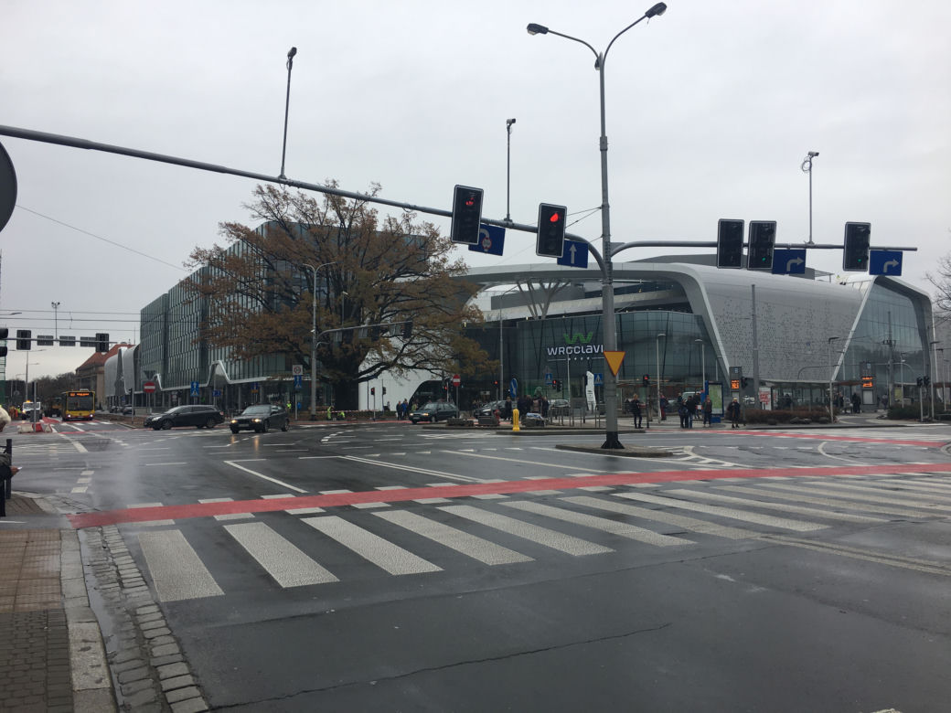 Mimo zakazów kierowcy i tak jeżdżą Suchą