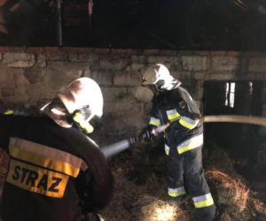 Kilka godzin walki z ogniem! W Solcu Kujawskim płonęła stodoła [ZDJĘCIA] 