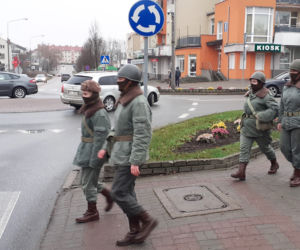 Wojsko na ulicach Iławy! To rekonstruktorzy stanu wojennego