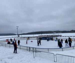 Lodowisko w Centrum Rekreacyjno-Sportowym Ukiel