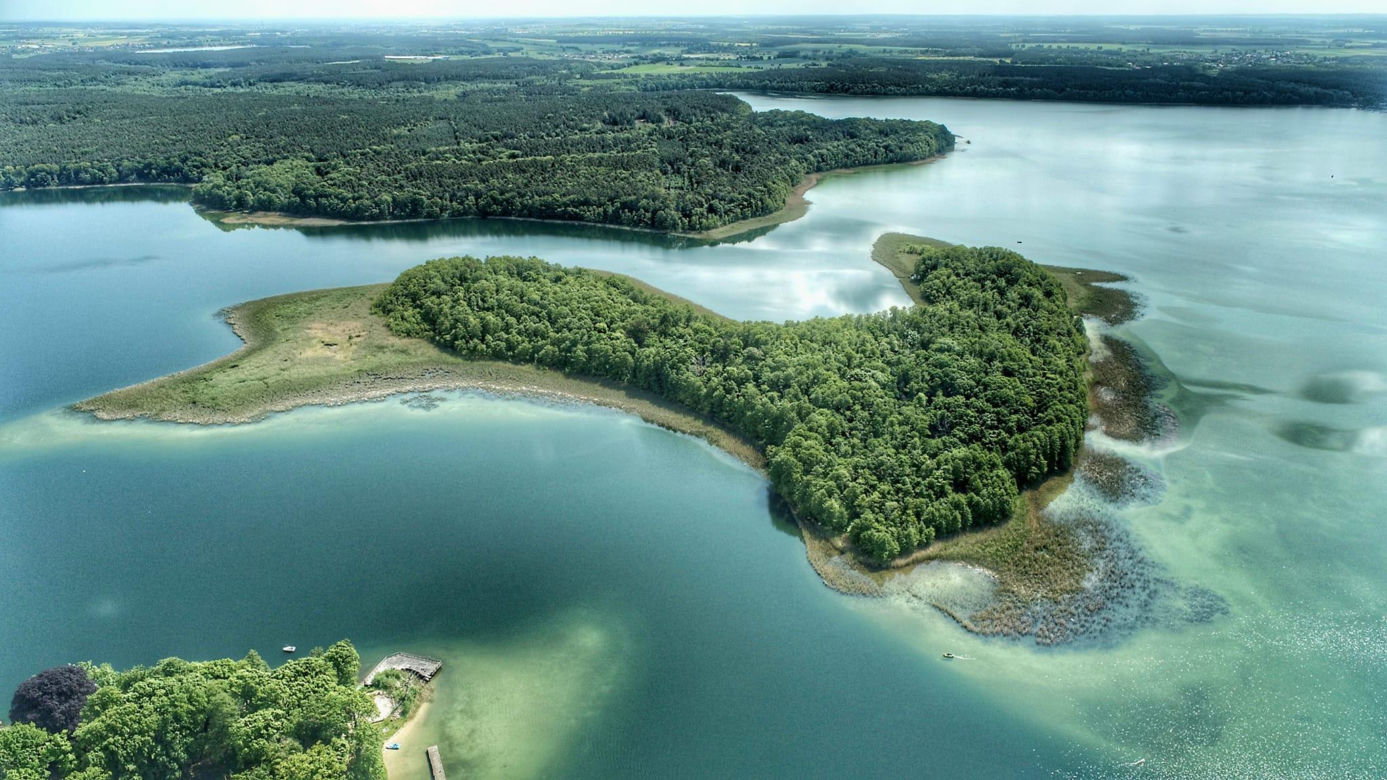 Jezioro Niesłysz w gminie Lubrza