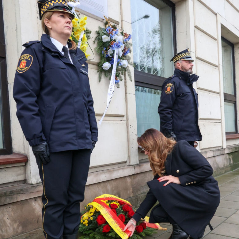 Mocne słowa przed pomnikiem Bohaterów Getta. Obchody 80. rocznicy powstania w getcie warszawskim