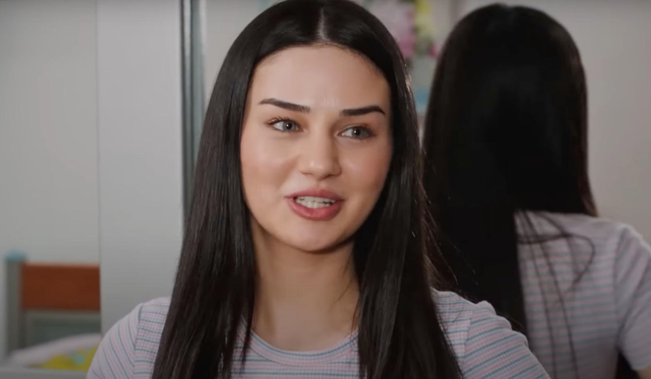 Kuzey zabiera Bahar na zakupy i kupuje jej drogie ubrania.