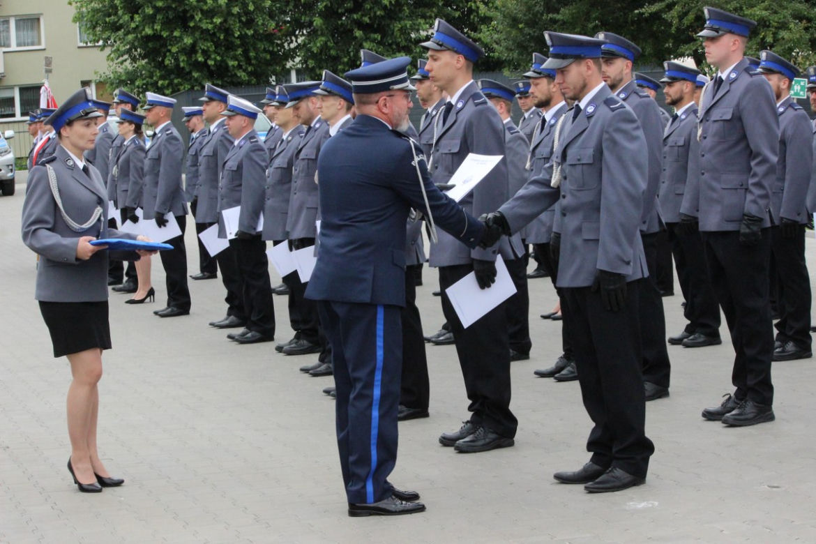 Święto policji w Toruniu. Funkcjonariusze odebrali nagrody i nominacje