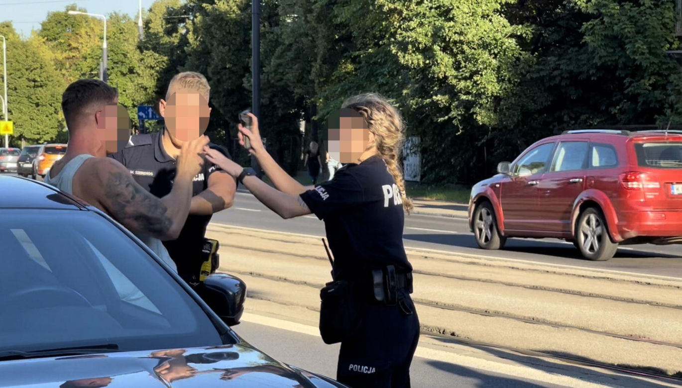 Policjantka spryskała policjanta gazem pieprzowym. Nieudolna interwencja w Śródmieściu