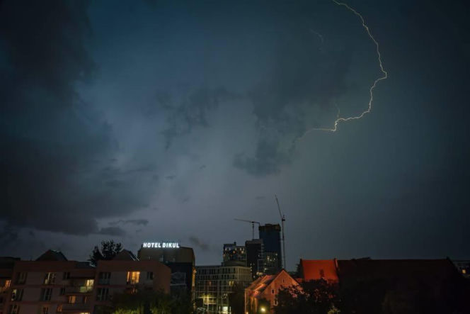 Wrocław pod wodą! Ulewa i gradobicie nawiedziły miasto. 40 litrów wody na metr kwadratowy