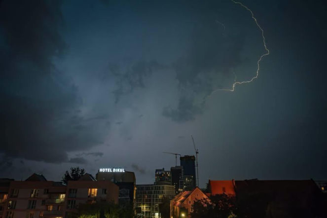 Wrocław pod wodą! Ulewa i gradobicie nawiedziły miasto. 40 litrów wody na metr kwadratowy