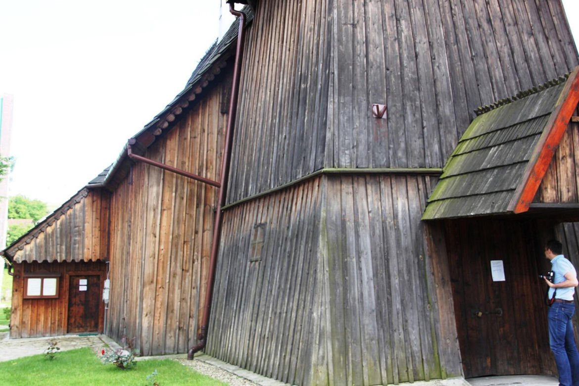 To jedna z najpiękniejszych małopolskich wsi. Kiedyś należała do dwóch zakonów