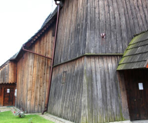 To jedna z najpiękniejszych małopolskich wsi. Kiedyś należała do dwóch zakonów