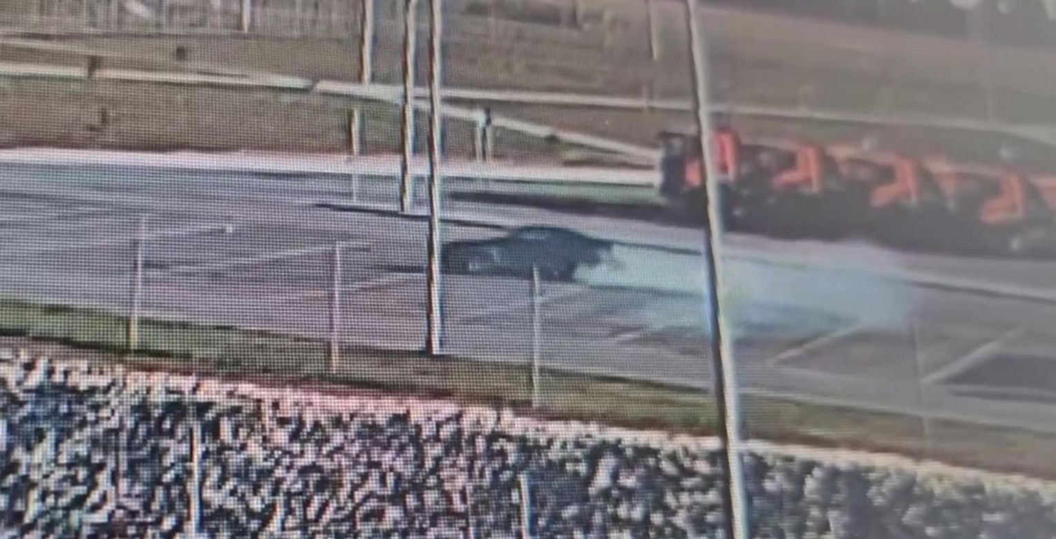 Szalony drift na parkingu w Piasecznie! Myślicie, że to wszystko? Kierowca nie miał prawa jazdy od roku!