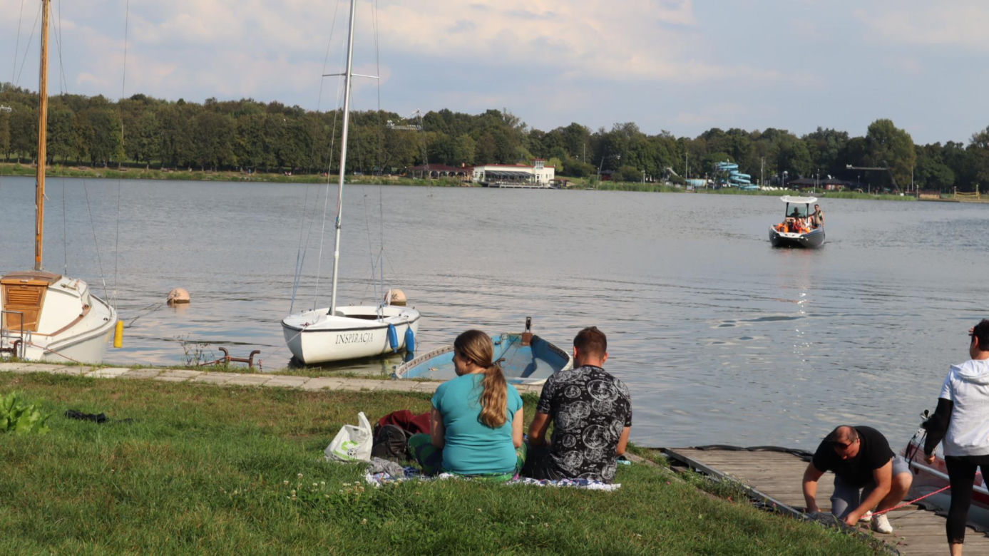 Piękny dzień nad Zalewem Zemborzyckim. Tak lublinianie łapali ostatnie promienie słońca [GALERIA]