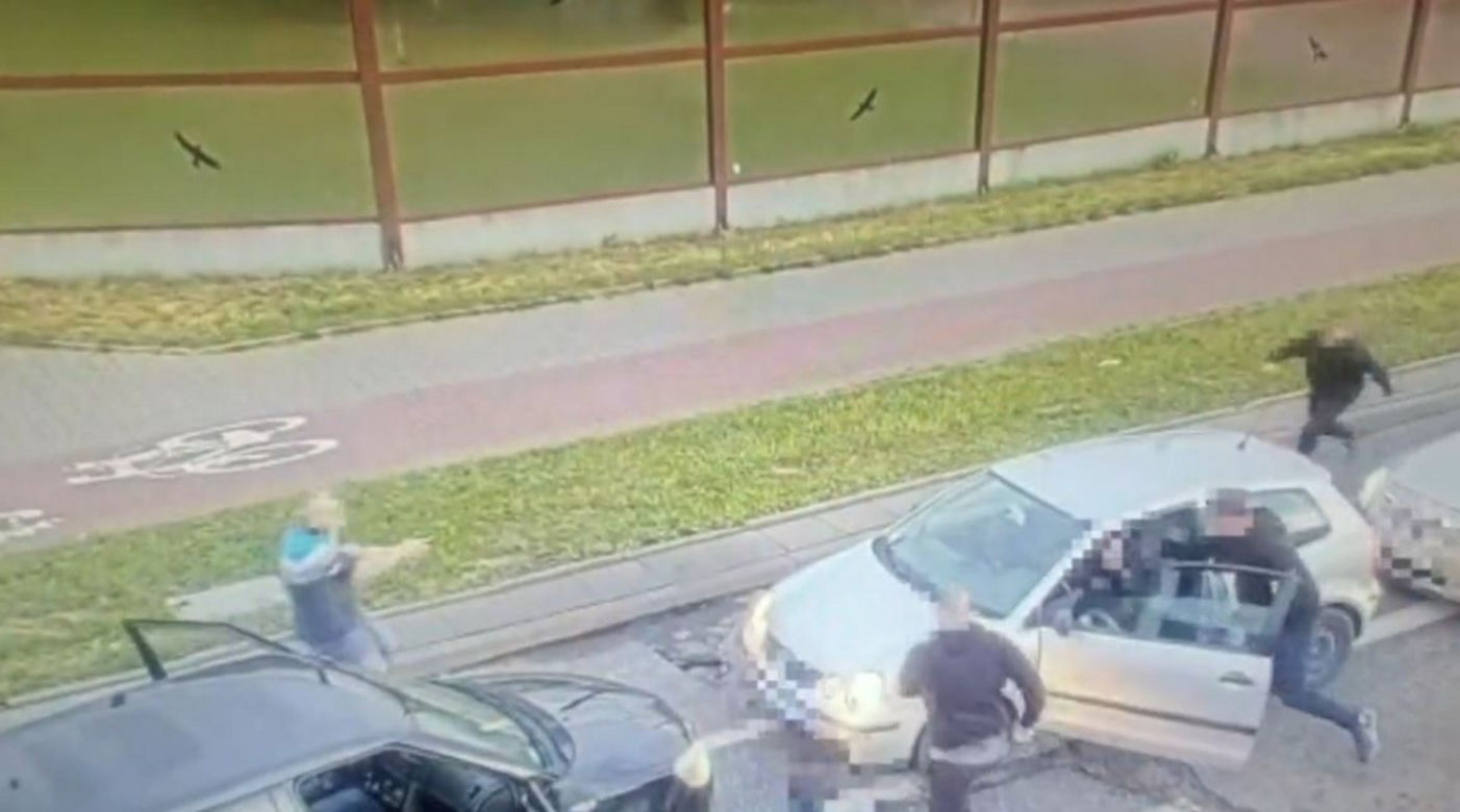 Policjanci grupy działającej w ramach wydziału dw. z przestępczością samochodową  zatrzymali dwóch obywateli Gruzji do kradzieży auta