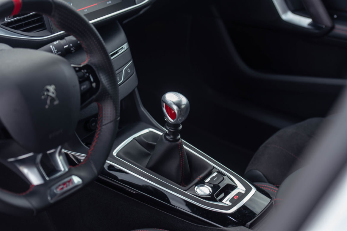 Skoda Octavia RS Challenge vs Peugeot 308 GTi