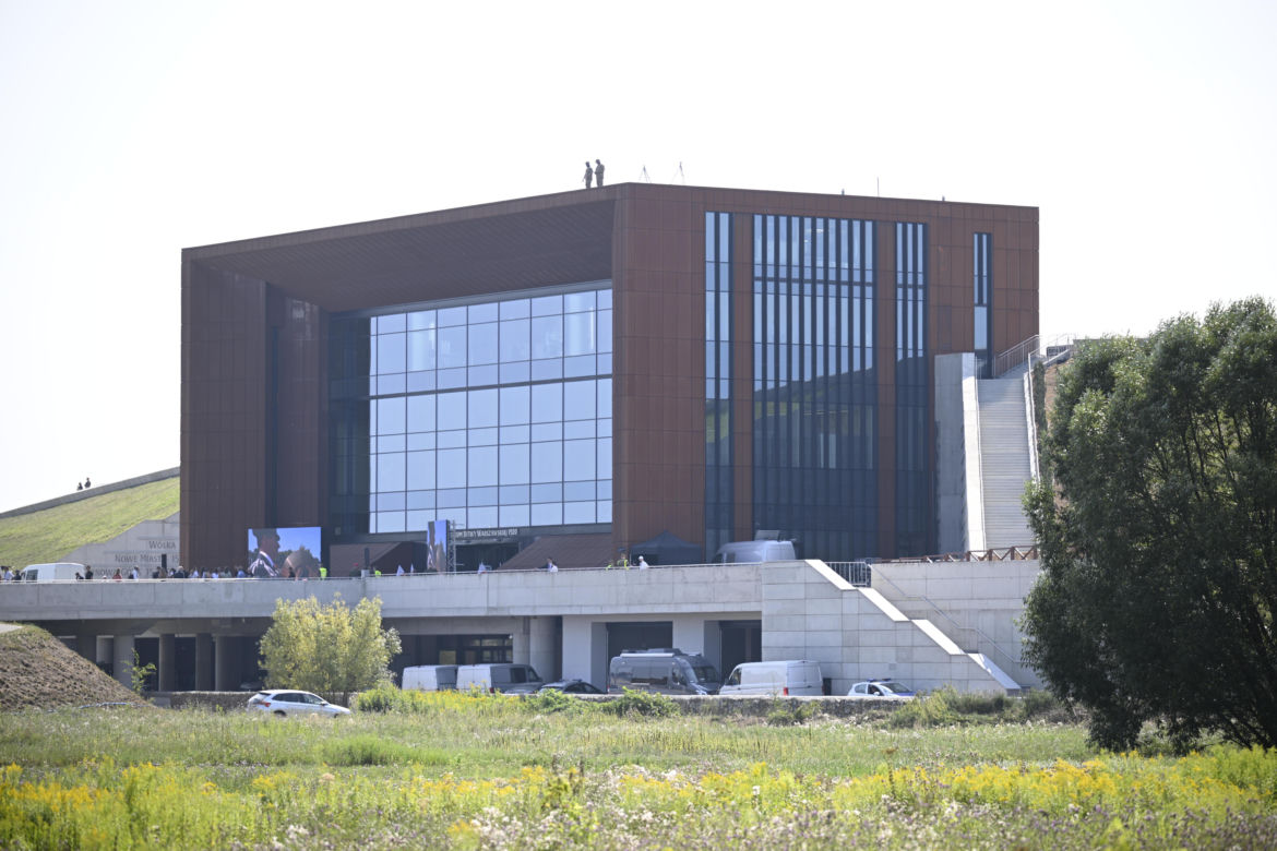 Muzeum Bitwy Warszawskiej. Pierwsze zdjęcia ze środka