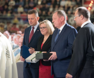 Na kolana przed o. Rydzykiem