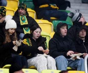 Kibice GKS Katowice dopingowali piłkarzy w meczu z Pogonią