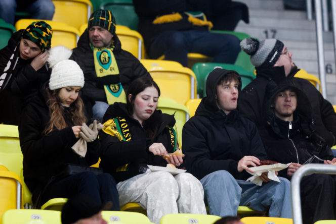 Kibice GKS Katowice dopingowali piłkarzy w meczu z Pogonią