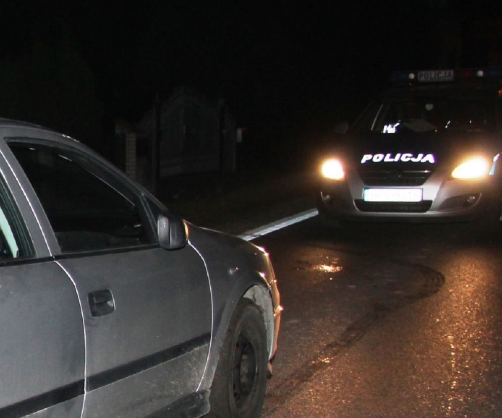 Kęty. Pasażerka samochodu wyrzuciła niedopałek na ulicę, a za kratki trafił kierowca