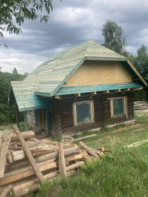 Remont drewnianej chaty w Tropiu (woj. małopolskie)