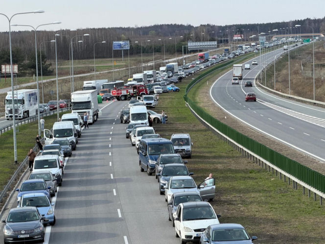 Wypadek na S17. Dwie osoby w szpitalu, jedna zginęła
