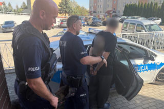 Znęcali się, skrępowali mu nogi i ręce, a na koniec zostawili w rowie. Wstrząsające zachowanie sami nagrali. Mają 17 i 18 lat