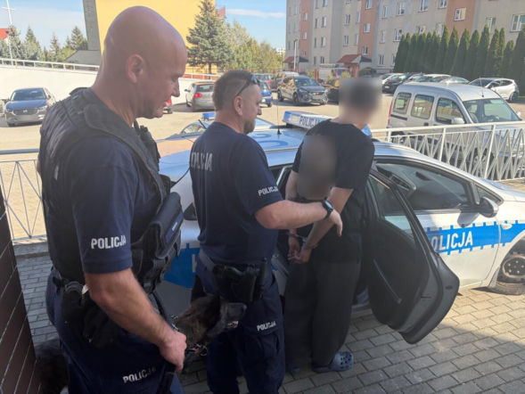 Znęcali się, skrępowali mu nogi i ręce, a na koniec zostawili w rowie. Wstrząsające zachowanie sami nagrali. Mają 17 i 18 lat
