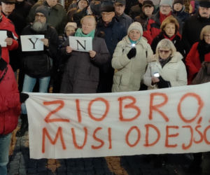 Radom: Manifestowali w obronie sędziów. Ponad 100 osób osób wzięło udział w demonstracji