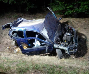 Trzy osoby ranne po zderzeniu z jeleniem. Auto do kasacji