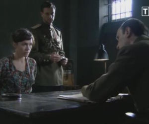 CZAS HONORU 5, odc. 61. Major Zwonariew (Grzegorz Damięcki) i Celina (Olga Bołądź)