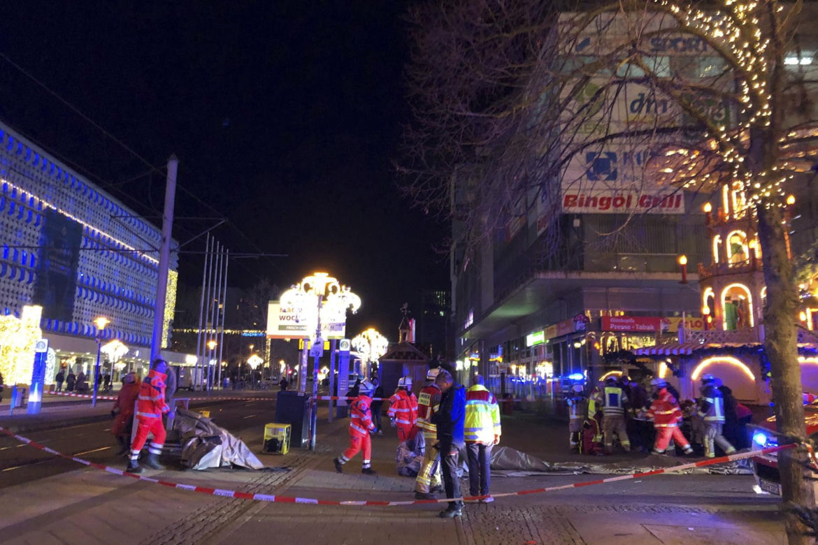 Horror na jarmarku. Samochód wjechał w tłum ludzi