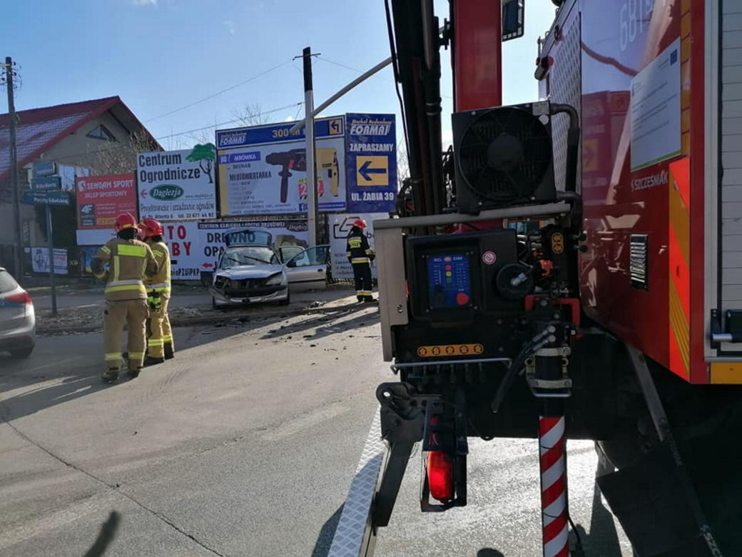 Koszmarny wypadek w Zawierciu. Samochód całkowicie skasowany! 