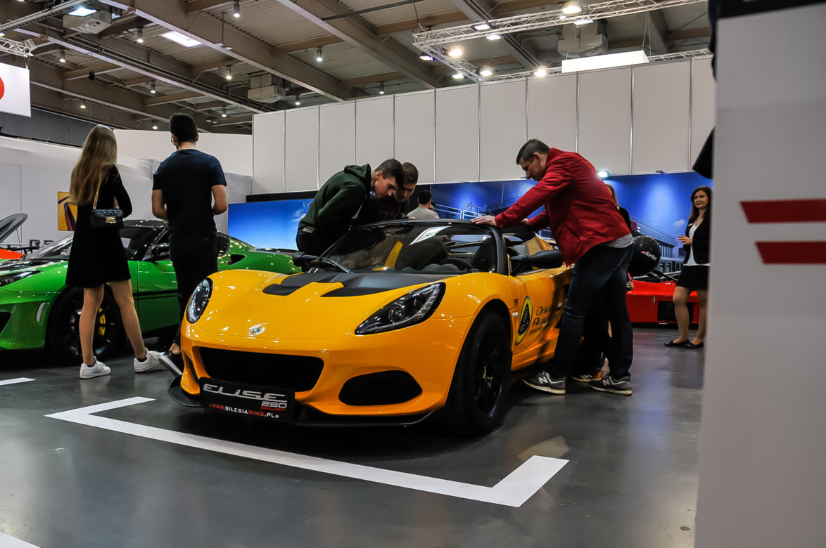 Klasyki i tuning – nietypowe auta na Poznań Motor Show