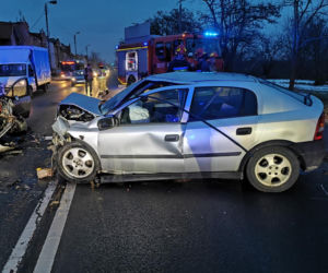 Ogromna kraksa na Fordońskiej w Bydgoszczy! Dwie osoby trafiły do szpitala [ZDJĘCIA]