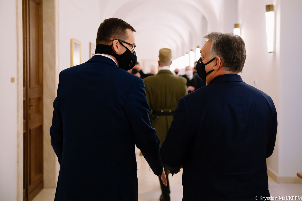 Orban modli się w Polsce o pieniądze