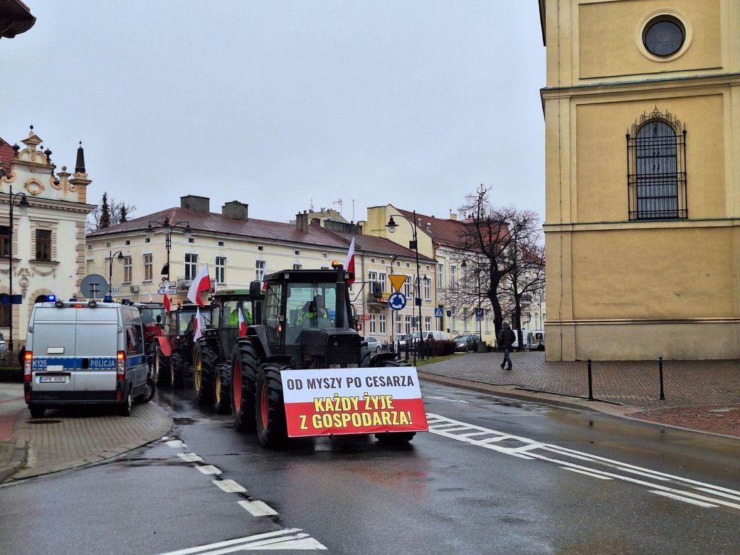 Rolnicy w Rzeszowie wyjechali na ulice. Trwa strajk generalny 