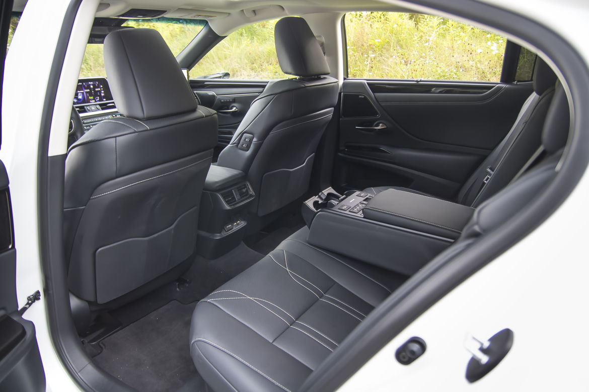 Lexus ES 300h Omotenashi