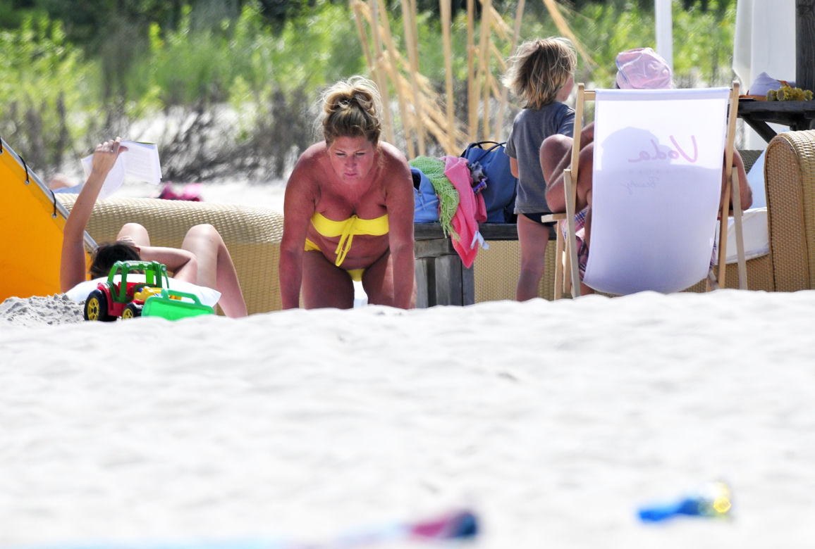Beata Kozidrak na plaży. Płynie w niej gorąca krew!