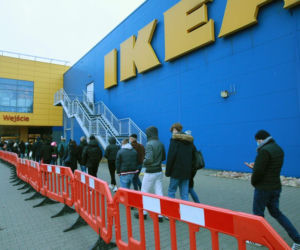 Gigantyczna kolejka do sklepu IKEA na Targówku