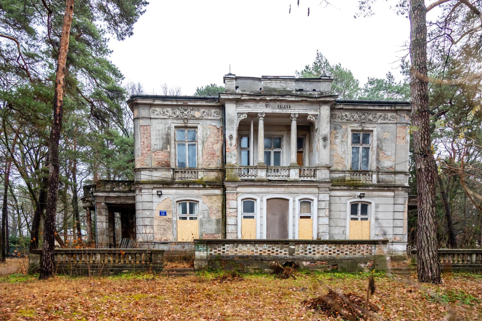 Opuszczona willa w Konstancinie