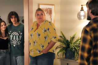 Barwy szczęścia, odc. 3295. Ewa (Gabriela Ziembicka), Romeo (Jacek Tyszkiewicz), Aldona (Elżbieta Romanowska), Borys (Jakub Wieczorek)