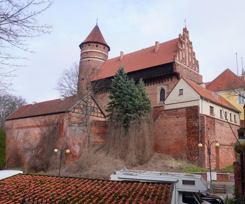 W Olsztynie były trzy bramy obronne. Z niektórych pozostały tylko ruiny