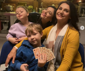M jak miłość na planie. Szymek (Staś Szczypiński), Maja (Laura Jankowska), Iza (Adriana Kalska), Aleksandra (Małgorzata Pieczyńska)