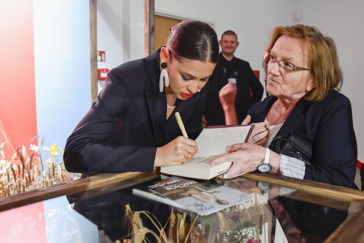 Łzy wzruszenia na pokazie nowej wersji filmu "Znachor"